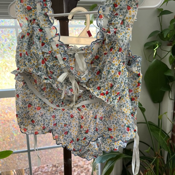 For love and Lemons strawberry kiss crop top and shorts : intimates - Picture 2 of 8